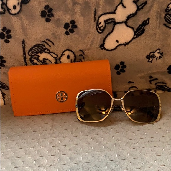 Perfect condition Tory Burch sunglasses - Picture 2 of 10
